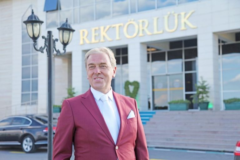 Eski Vekil Memleketi Kütahya’ya Rektör Olunca Şehir İhya Oldu