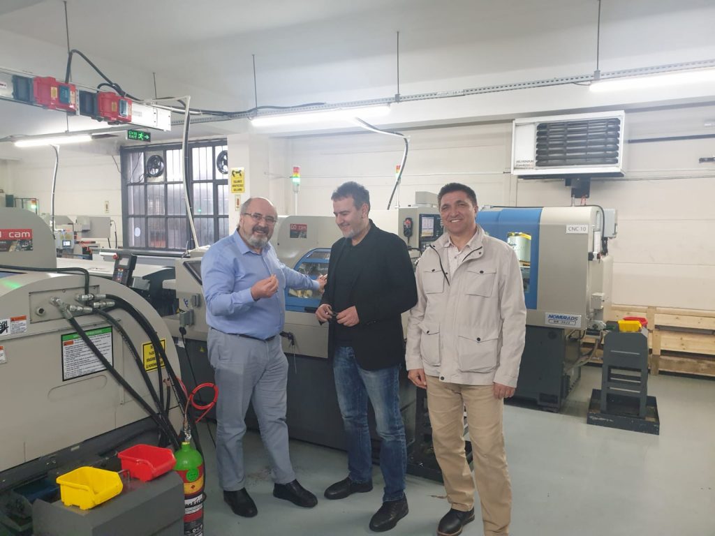 AKADEMİSYENLİKTEN SANAYİYE GEÇEN PROFESÖR CERRAHA İLGİ BÜYÜK